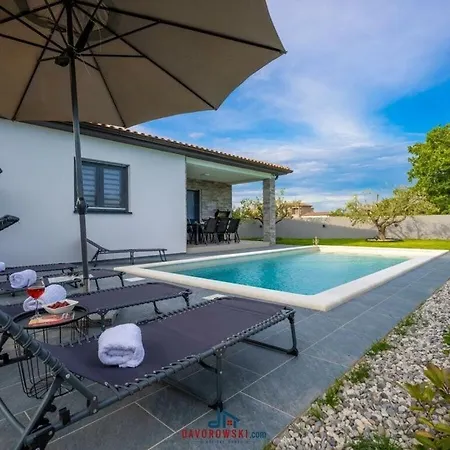 Barbara Comfortable Villa *